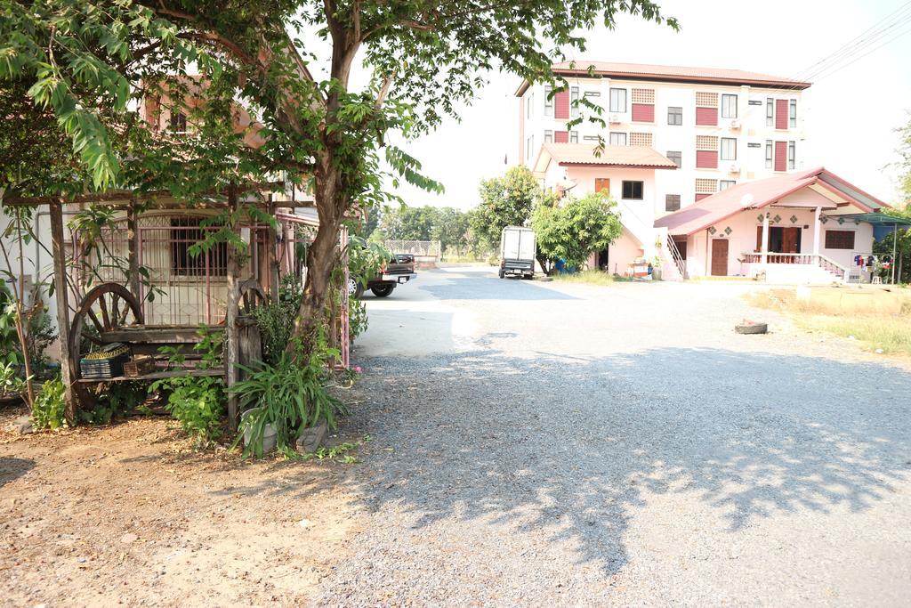 Hotel Onvara Place à Ayutthaya Extérieur photo