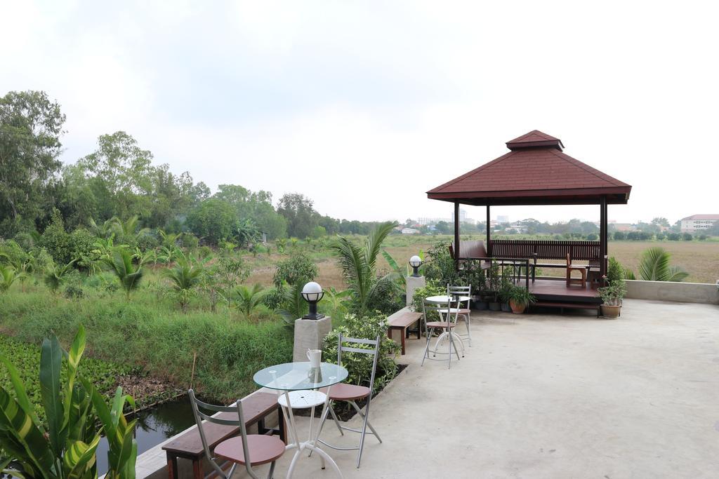 Hotel Onvara Place à Ayutthaya Extérieur photo